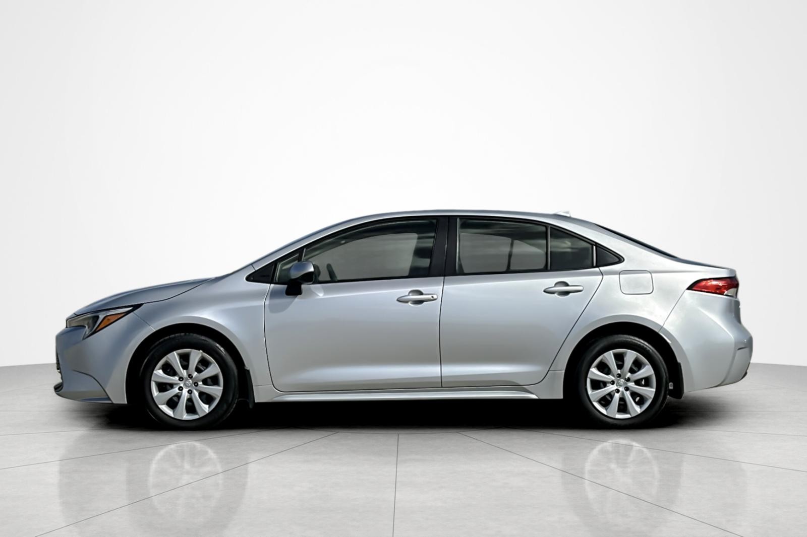Certified 2024 Toyota Corolla LE with VIN JTDBCMFE6R3056918 for sale in Kansas City