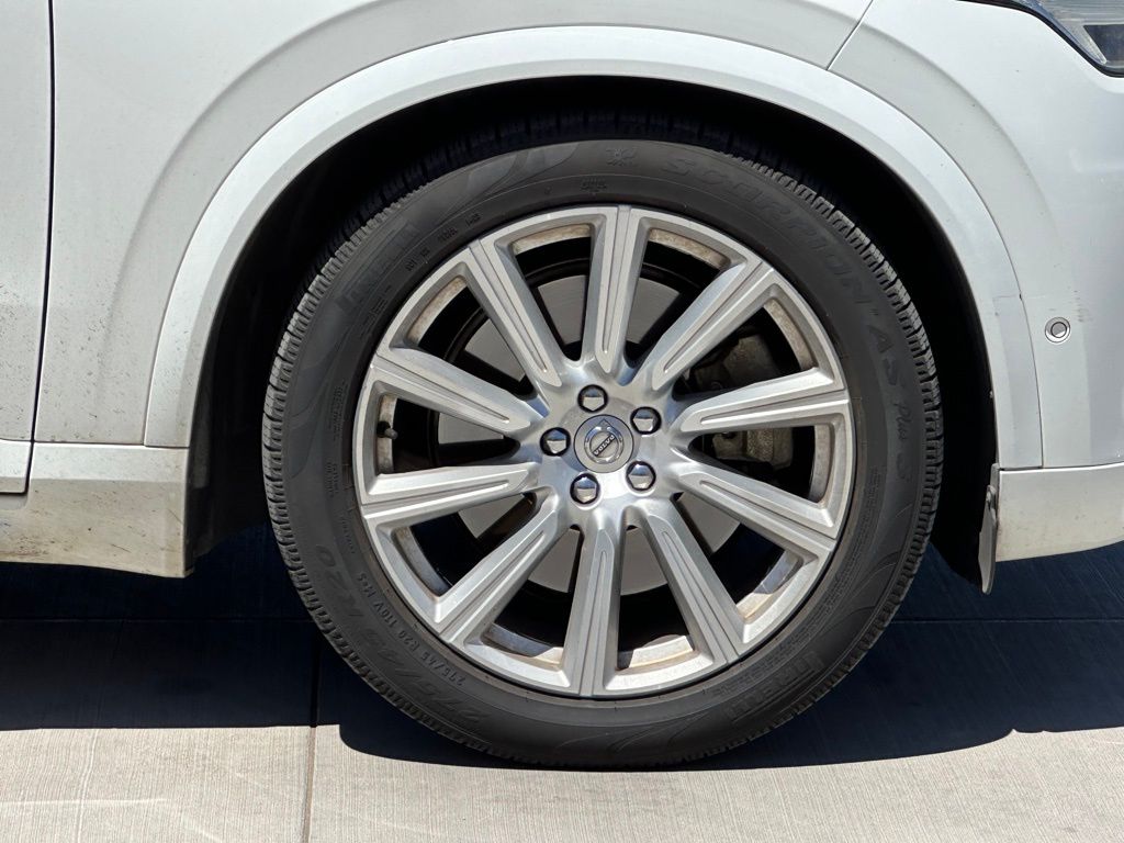 2016 Volvo XC90 T8 Inscription photo 4