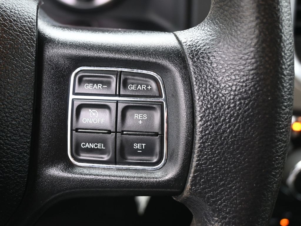 2018 Ram 1500 SLT photo 3