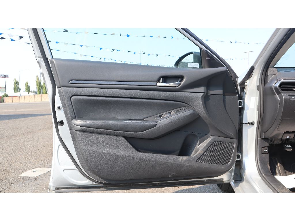 2024 Nissan Altima 2.5 SV photo 6