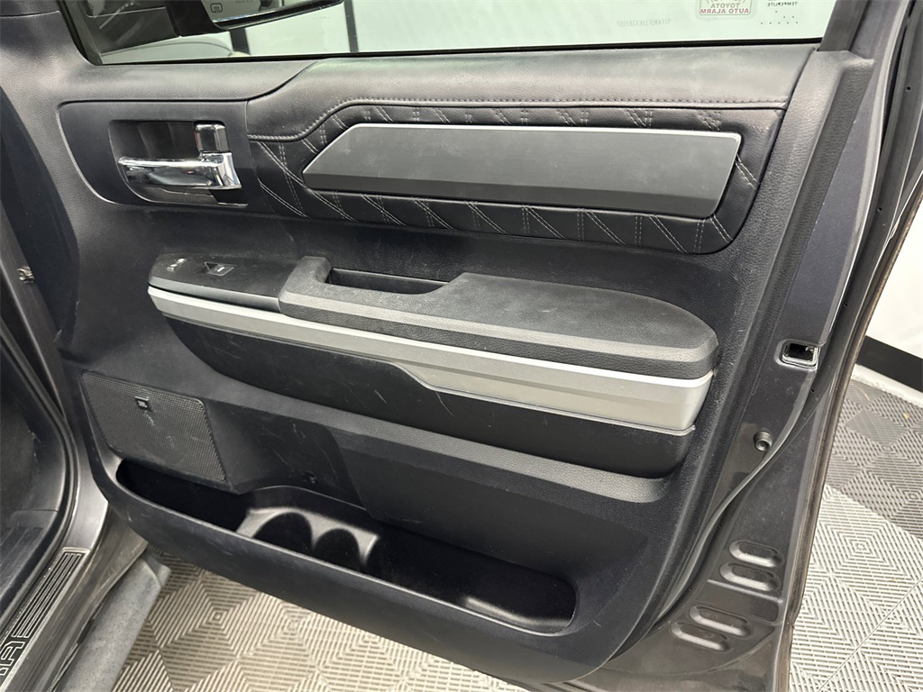 2014 Toyota Tundra Platinum CrewMax photo 16