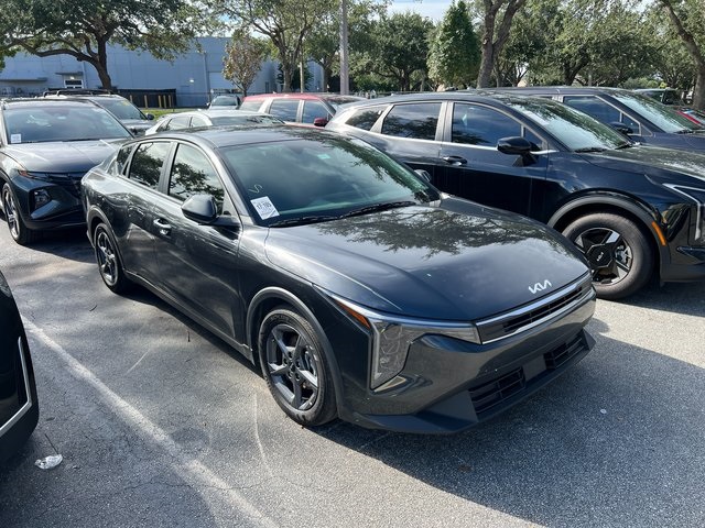 2025 Kia K4 LXS photo 3