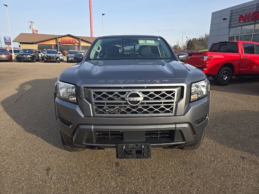 2022 Nissan Frontier SV photo 2