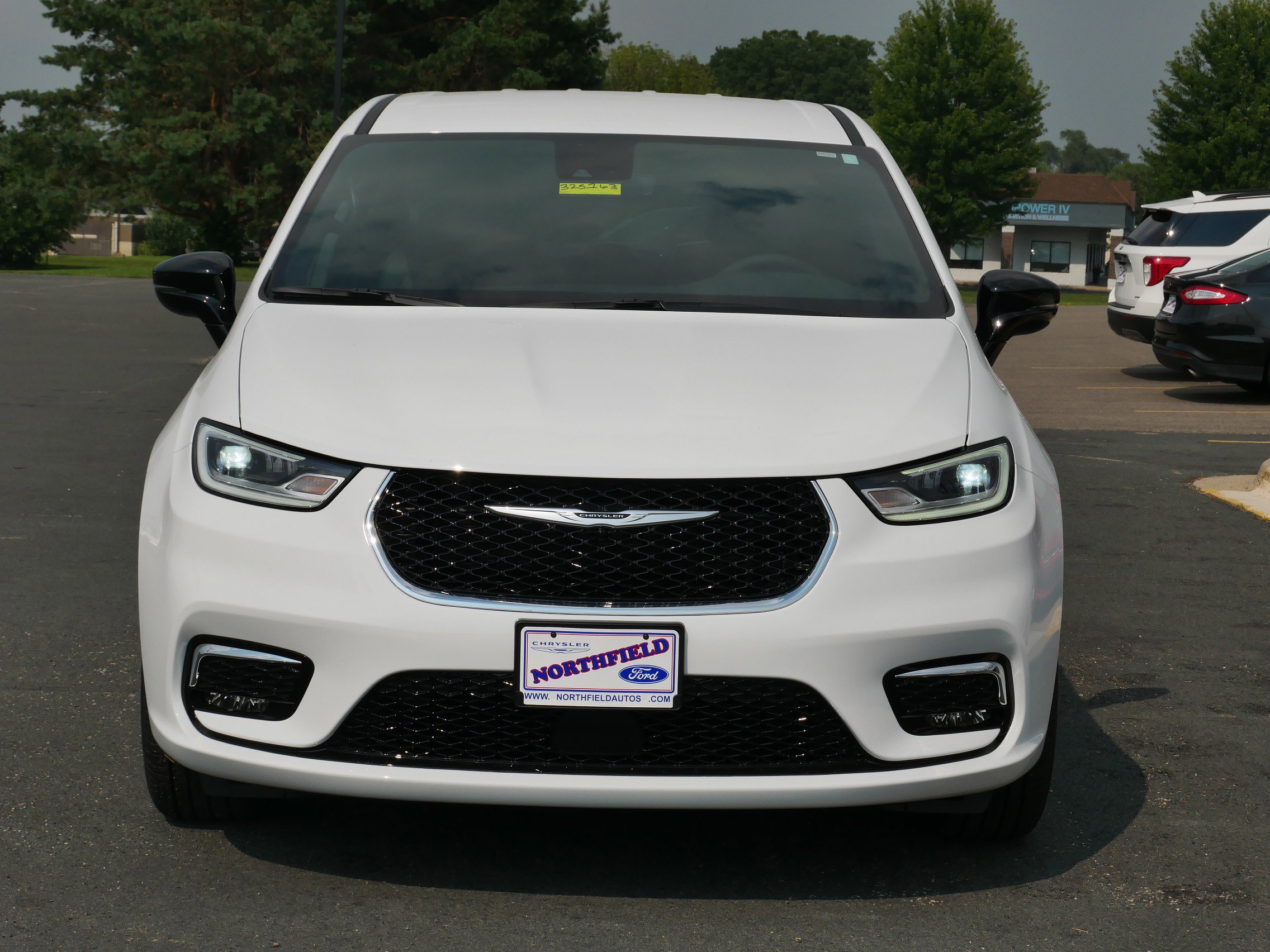 2025 Chrysler Pacifica photo 3