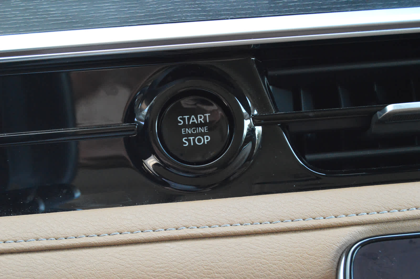 2025 Infiniti QX80 Sensory photo 16