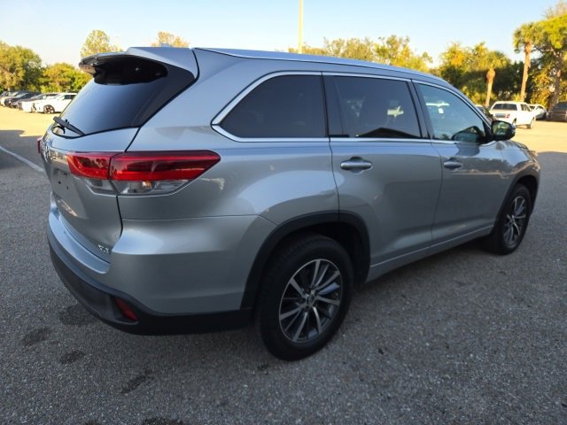 2017 Toyota Highlander XLE photo 3