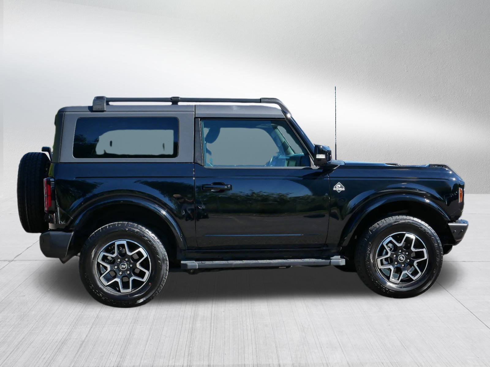 2022 Ford Bronco Outer Banks photo 8