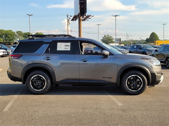 2025 Nissan Pathfinder Rock Creek photo 2