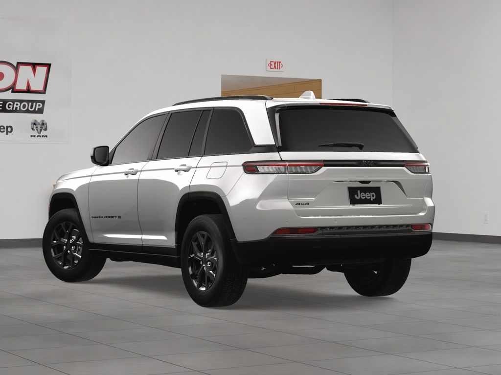 2025 Jeep Grand Cherokee Altitude photo 3
