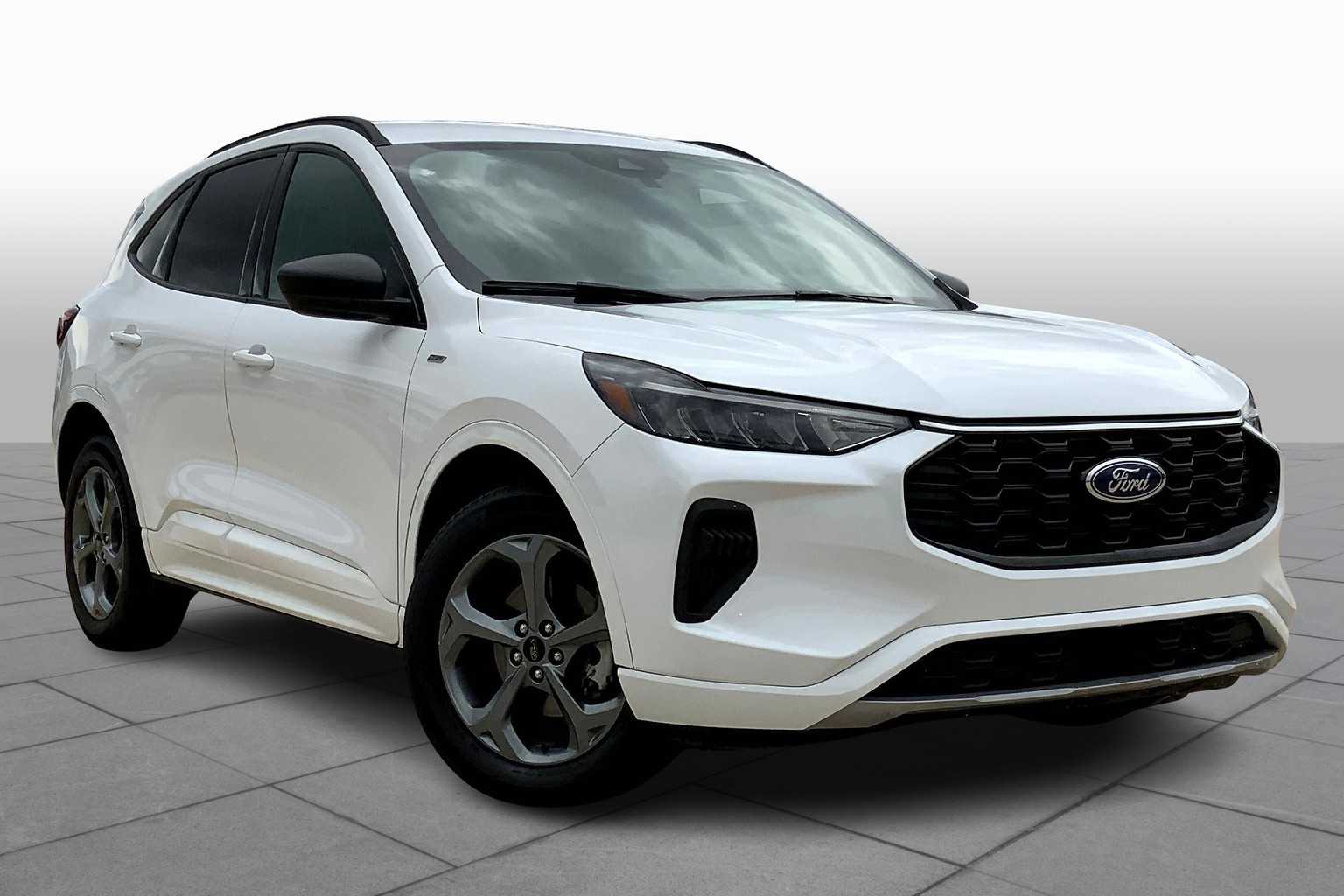 2023 Ford Escape ST-Line photo 2