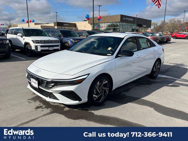 2025 Hyundai Elantra SEL's photo