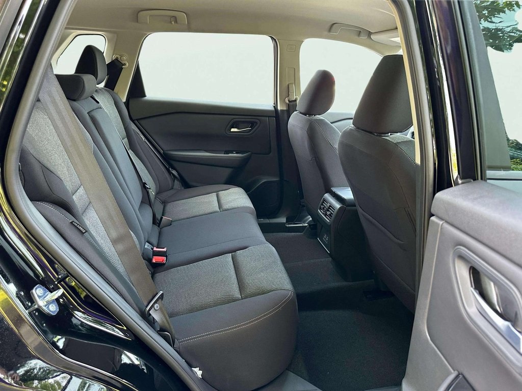 2026 Nissan Rogue SV photo 18