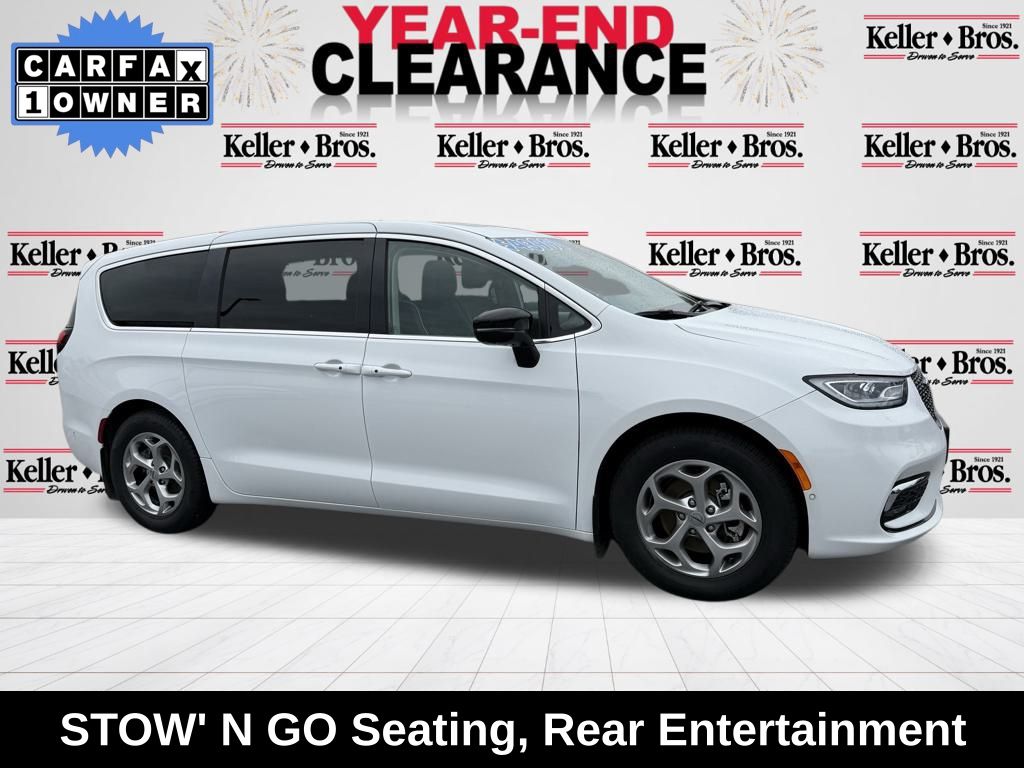 2024 Chrysler Pacifica Limited's photo