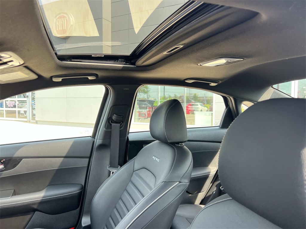 2022 Kia Forte GT-Line photo 15
