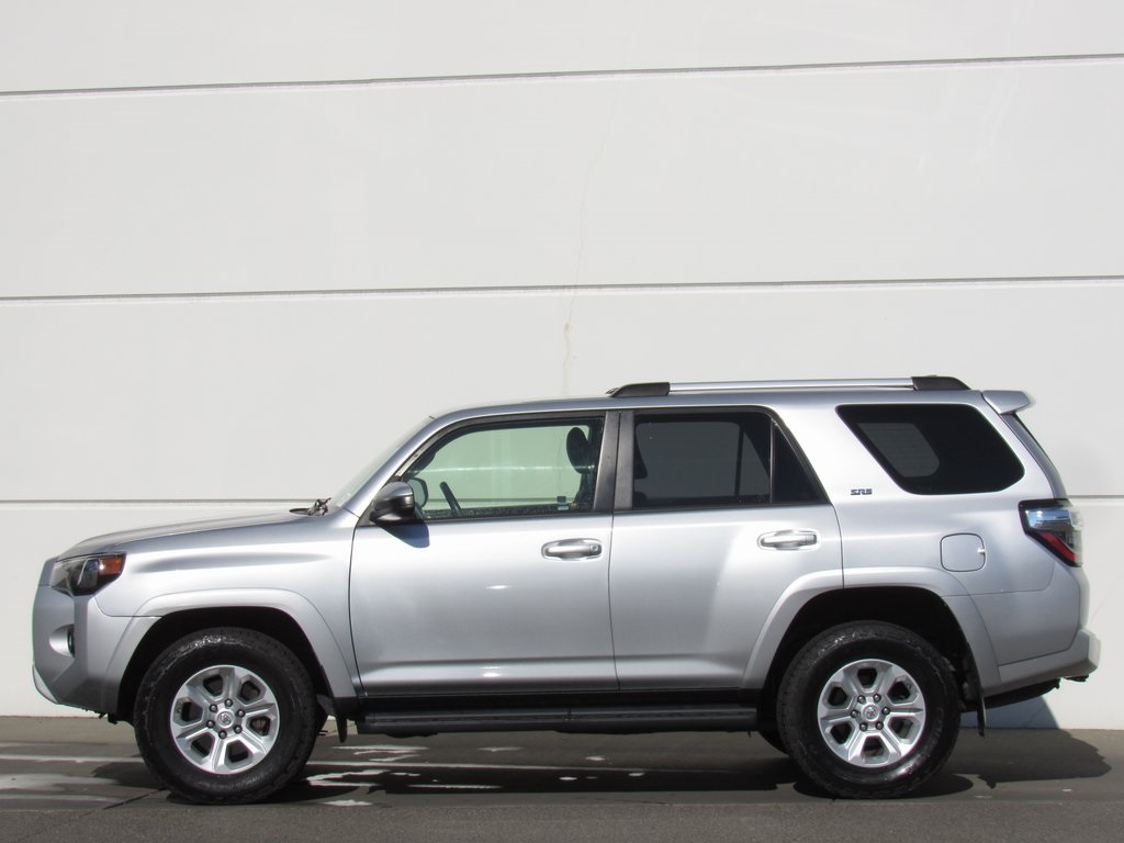 2020 Toyota 4Runner SR5 photo 4