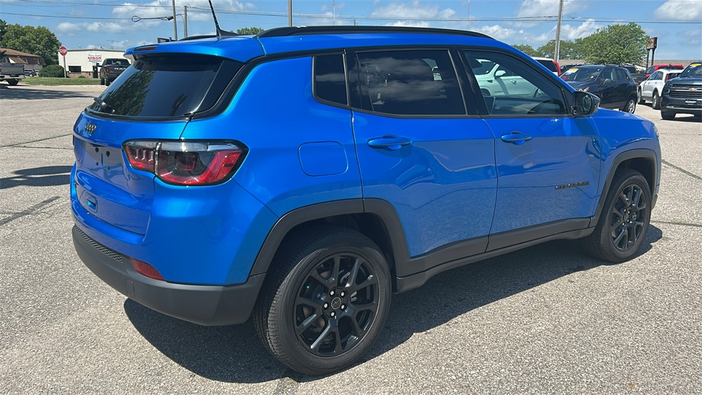 2025 Jeep Compass Latitude photo 3