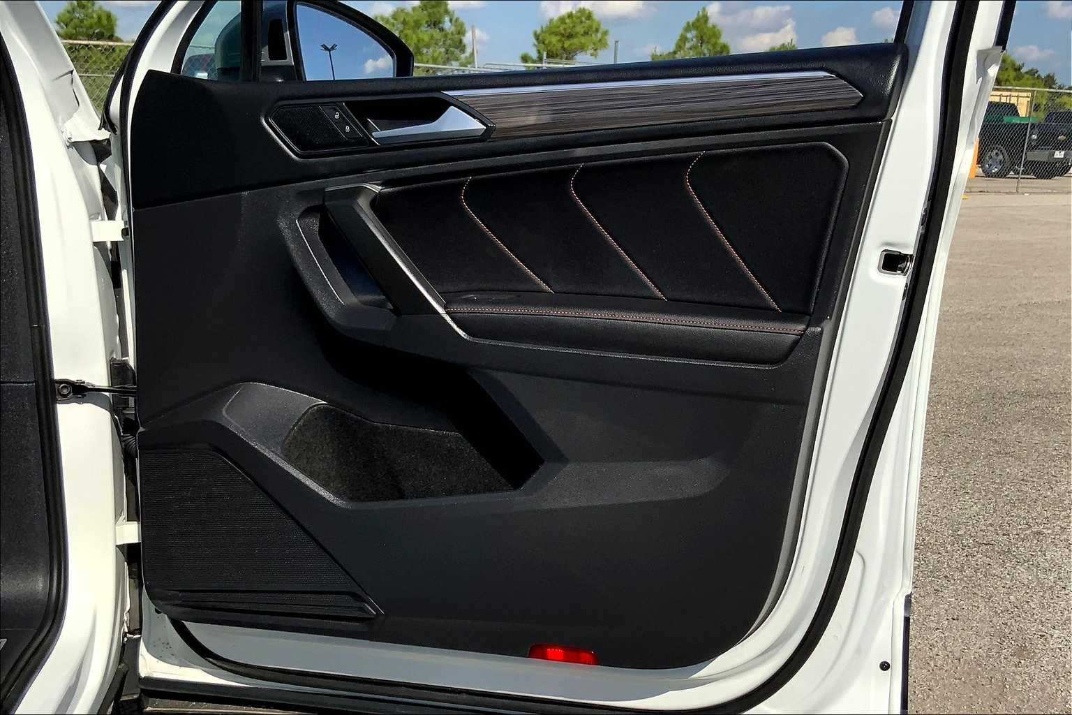 2024 Volkswagen Tiguan Wolfsburg Edition photo 19