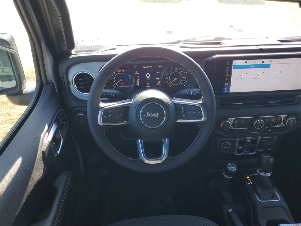 2024 Jeep Wrangler Sahara photo 25