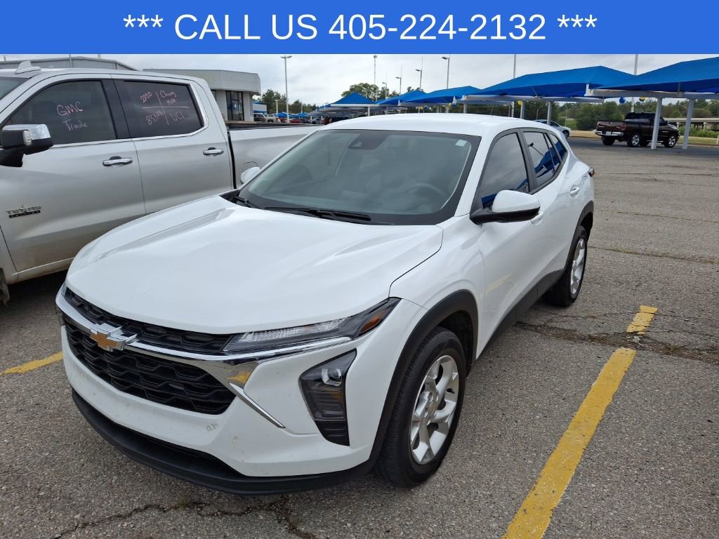 2024 Chevrolet Trax LS photo 3