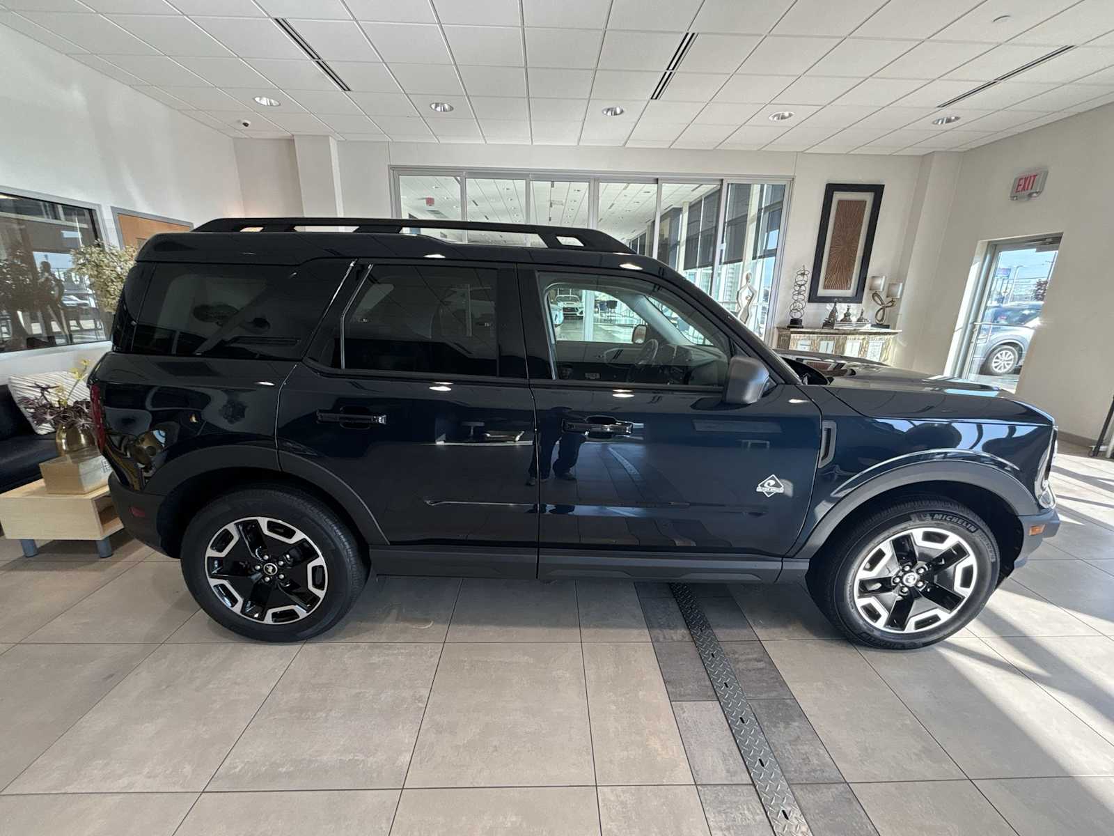 2023 Ford Bronco Sport Outer Banks photo 2