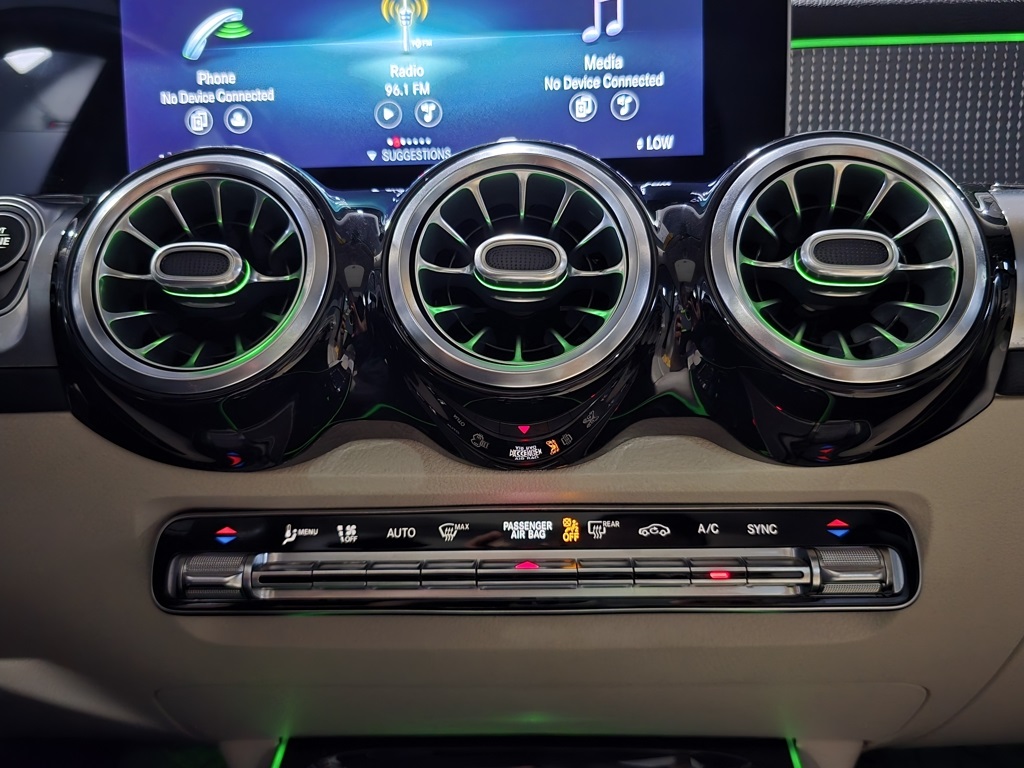 2021 Mercedes Benz GLB 250 photo 22