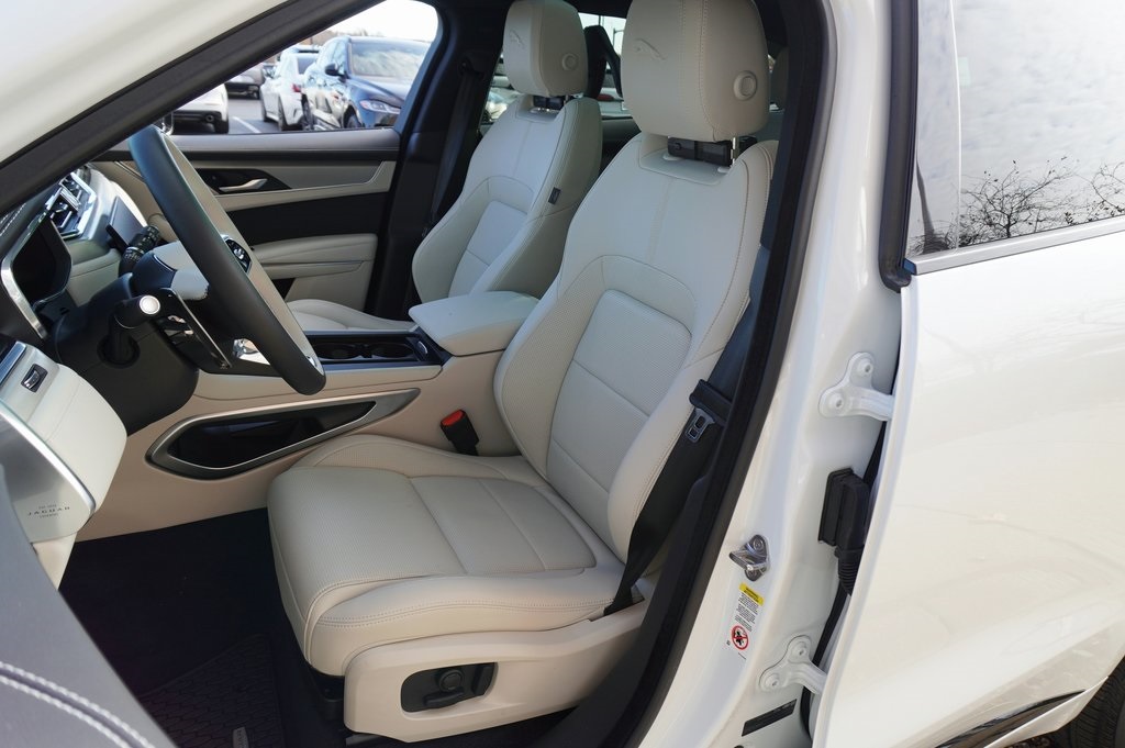 2025 JAGUAR F-PACE - Image 12