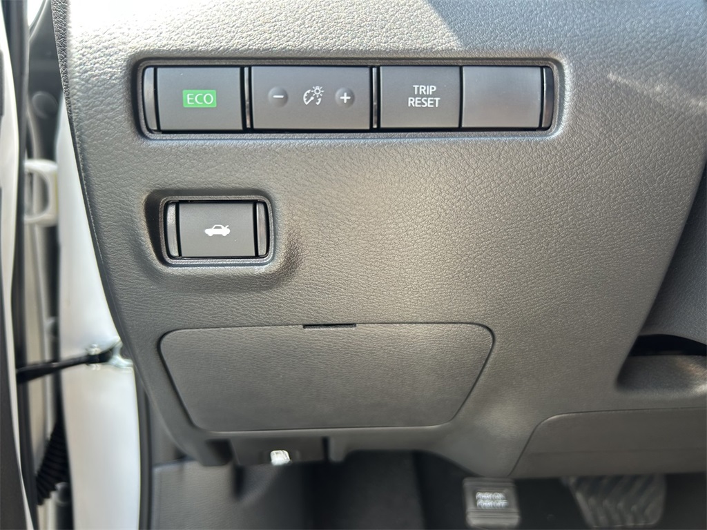 2025 Nissan Sentra SV photo 12
