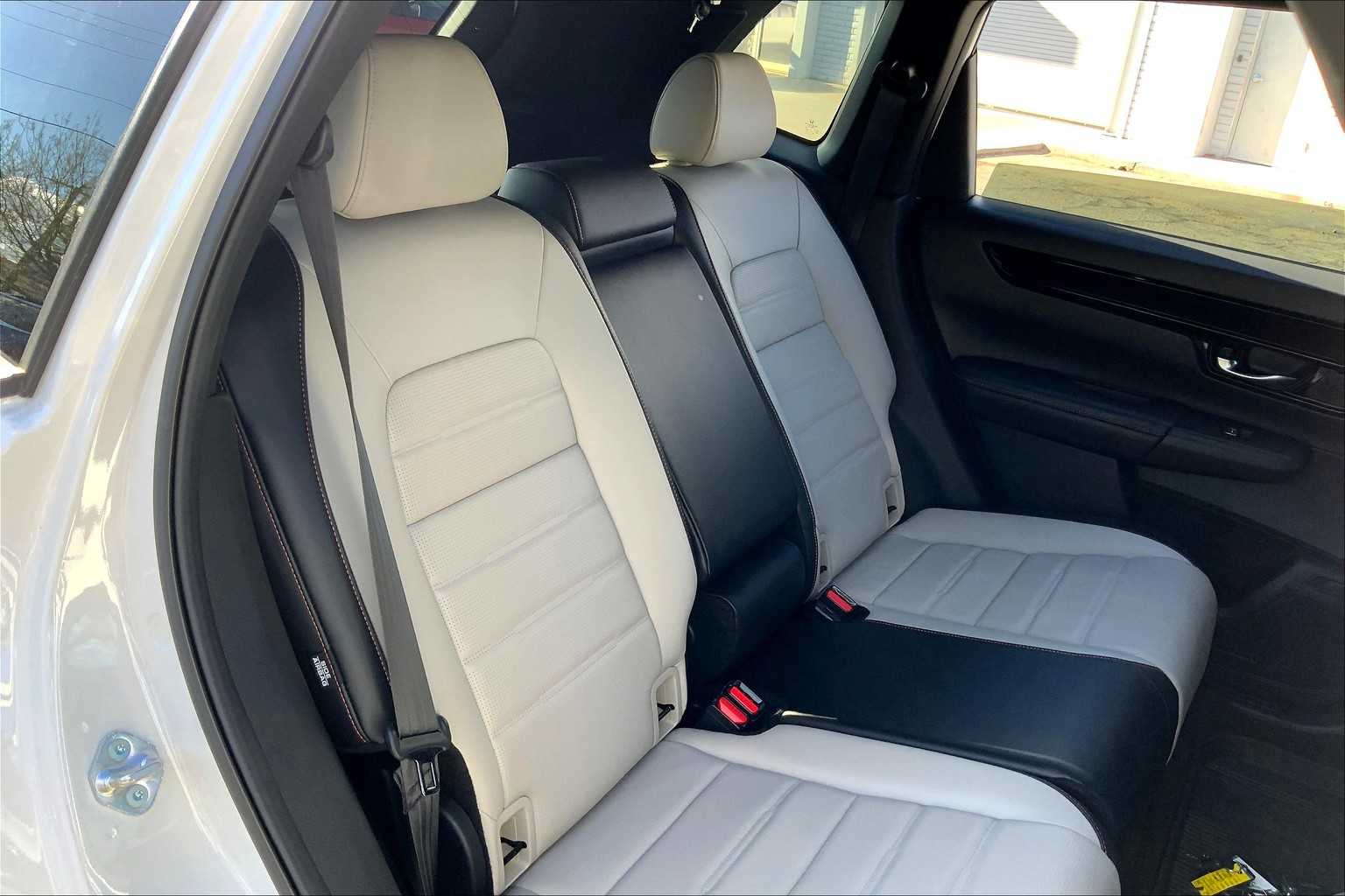 2025 Honda CR-V Hybrid Sport Touring photo 18