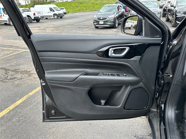 2025 Jeep Compass Latitude photo 29