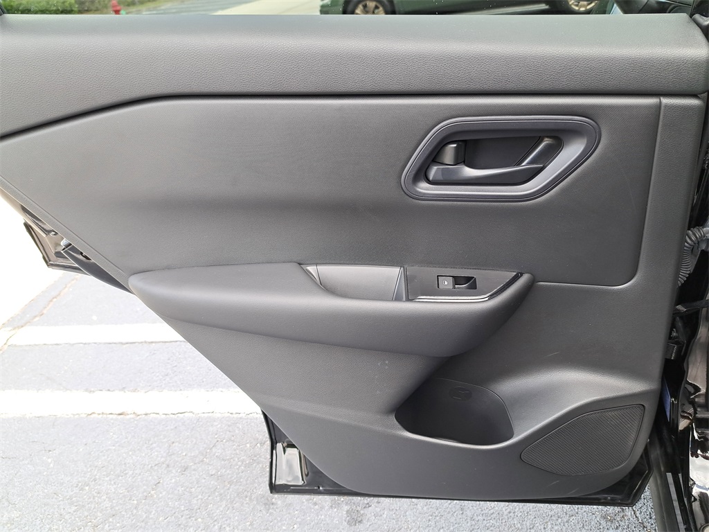 2024 Nissan Rogue S photo 14