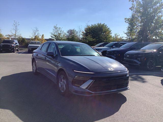 2025 Hyundai Sonata SE photo 3