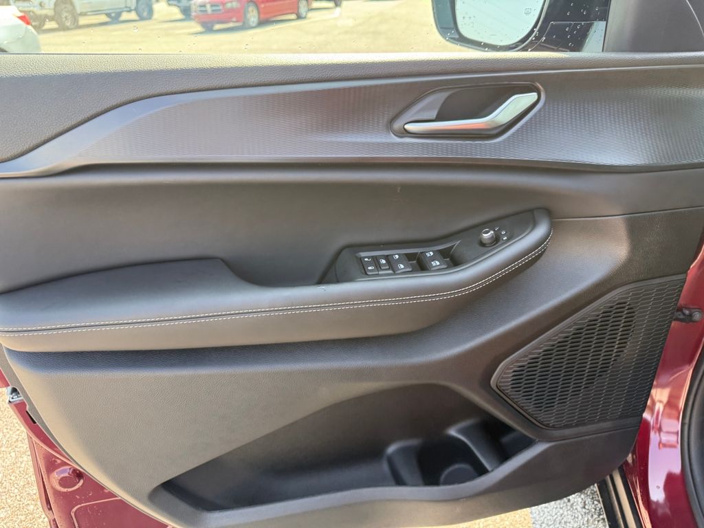 2025 Jeep Grand Cherokee Altitude photo 9