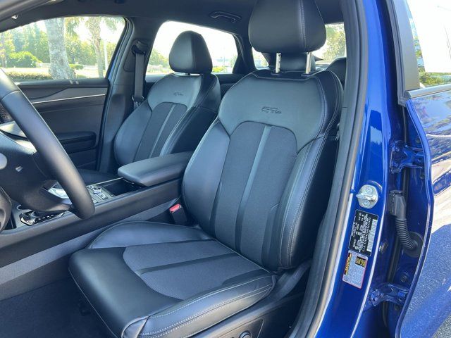 2024 Kia K5 GT-Line photo 3