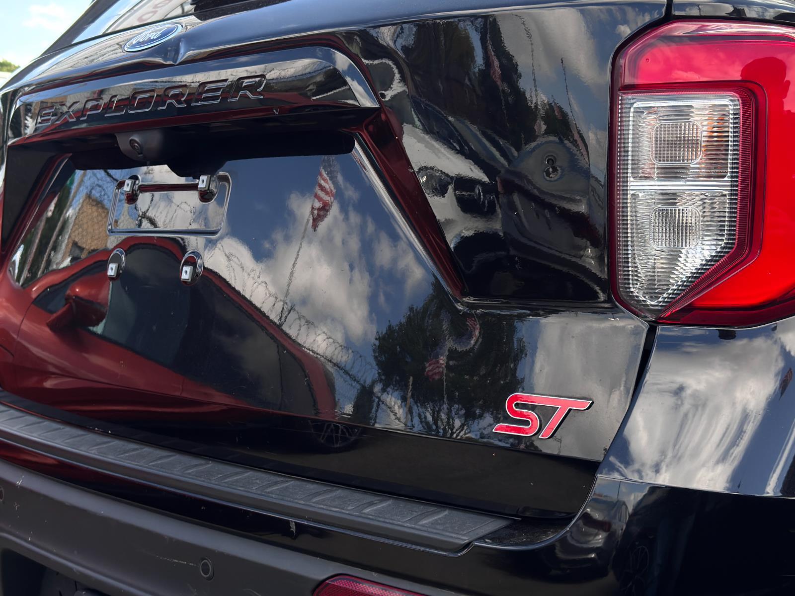 2022 Ford Explorer ST photo 5