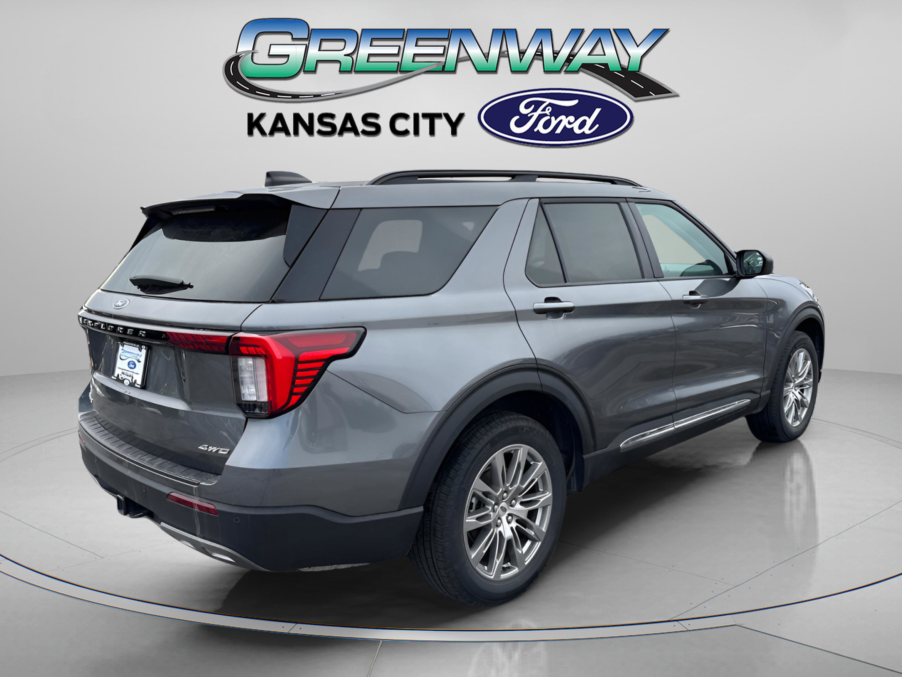 2025 Ford Explorer photo 4