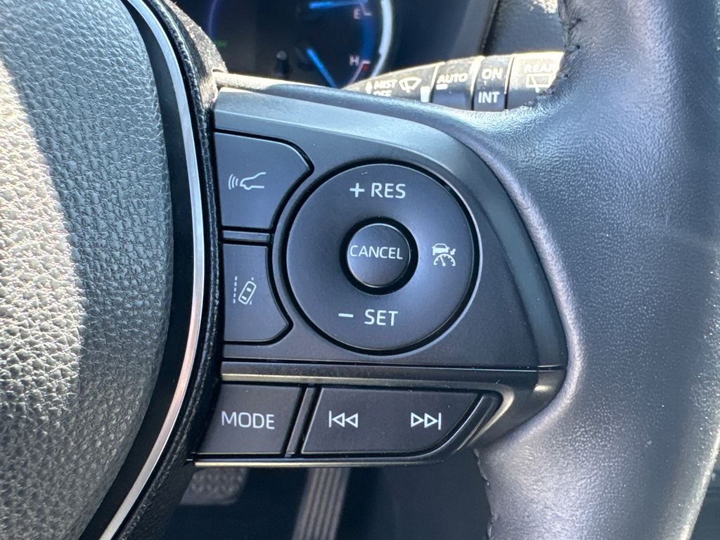 2019 Toyota RAV4 Hybrid XSE photo 24