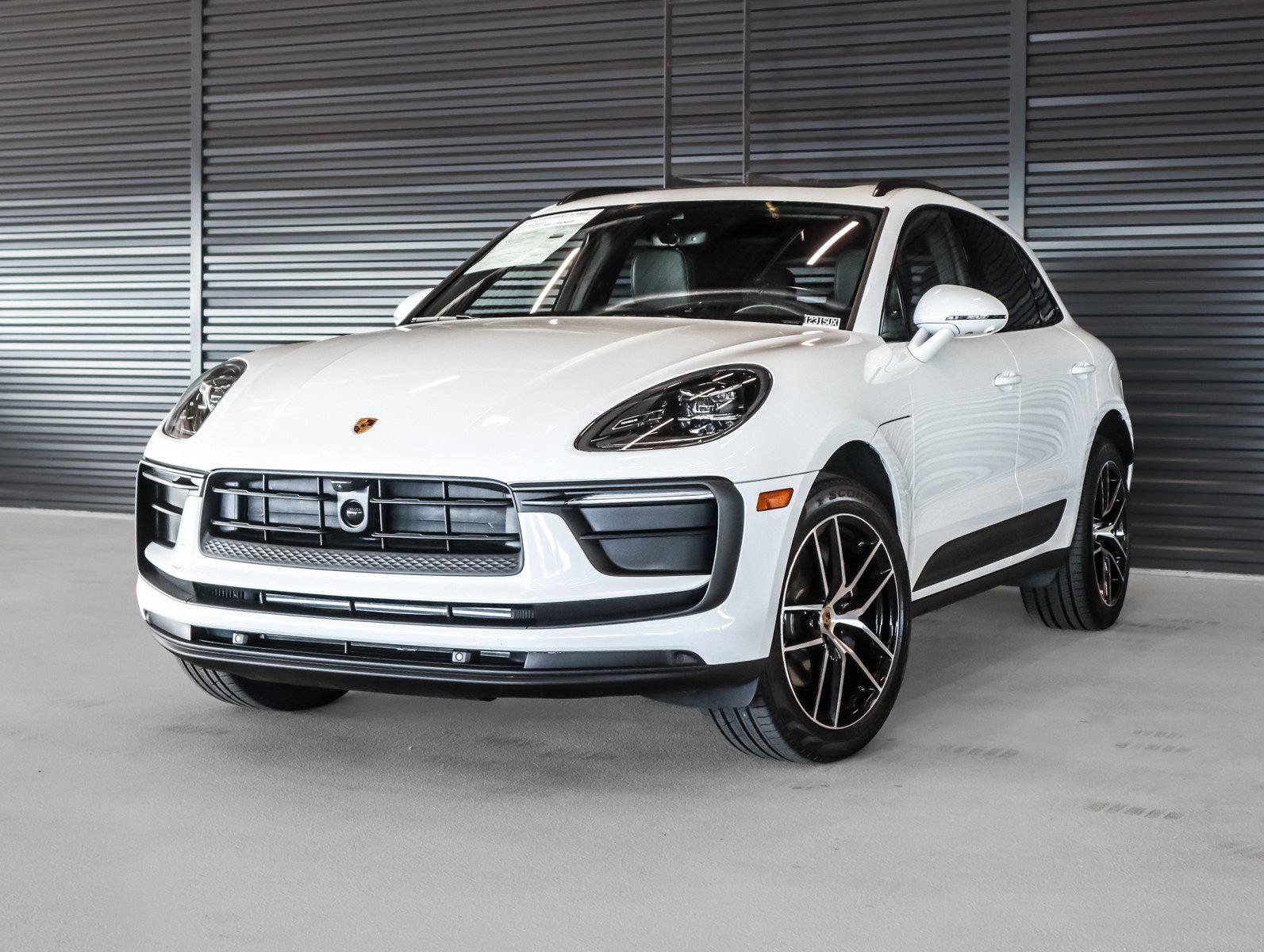 2025 Porsche Macan's photo