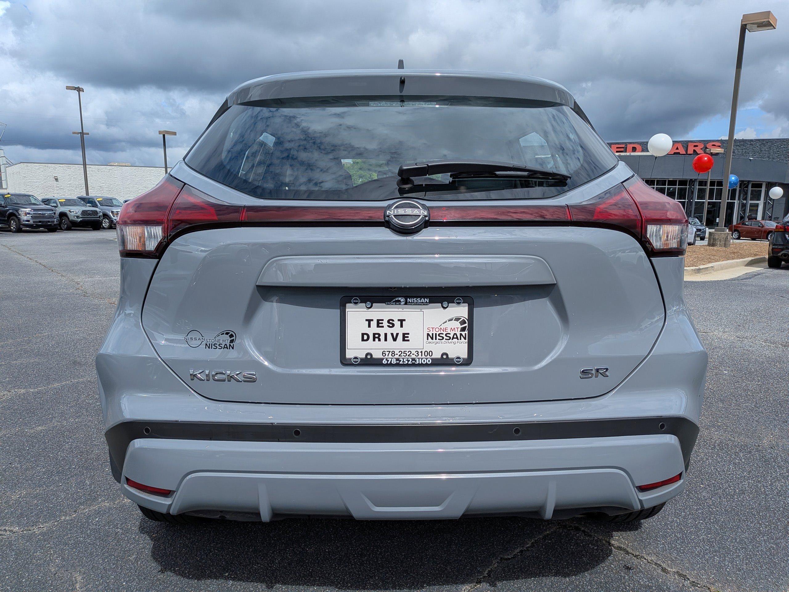 2024 Nissan Kicks SR photo 2
