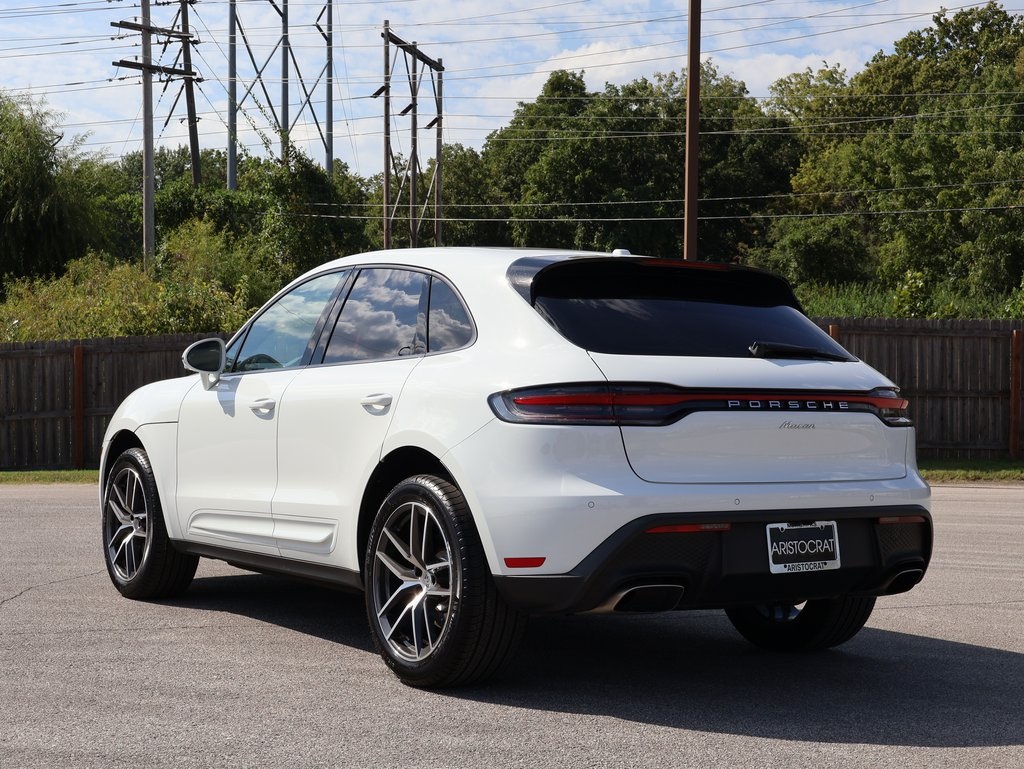 2025 Porsche Macan T photo 3