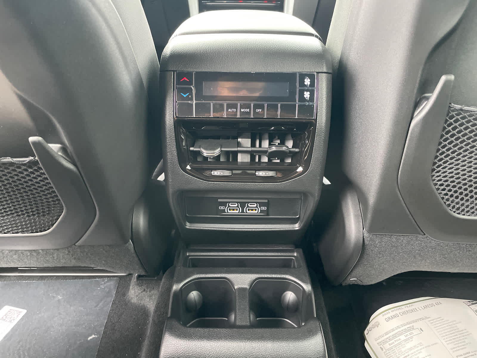 2025 Jeep Grand Cherokee Laredo photo 10