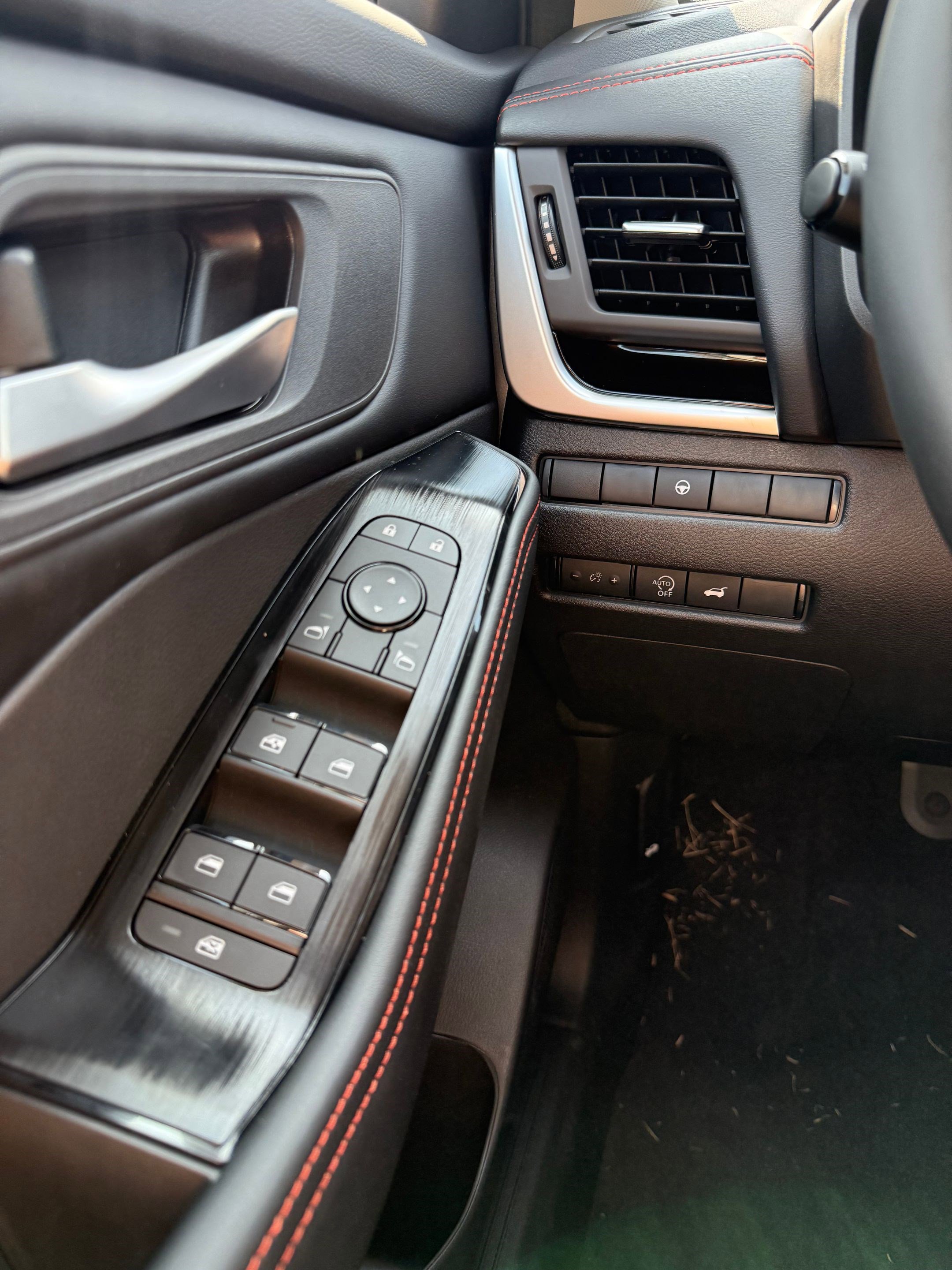2026 Nissan Rogue SV photo 9