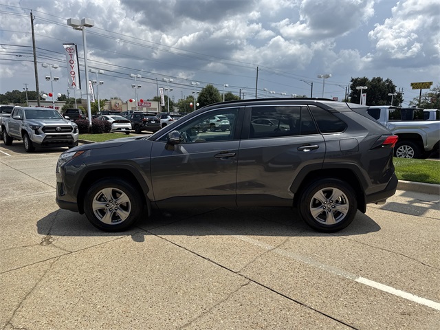 2024 Toyota RAV4 XLE photo 4