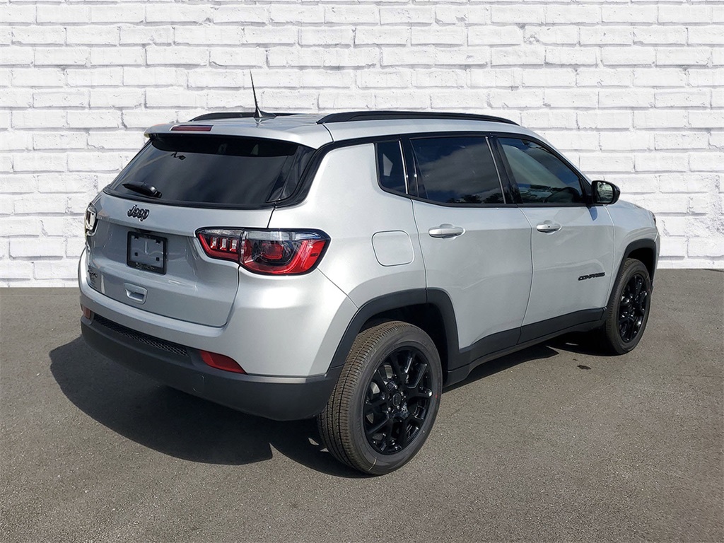 2026 Jeep Compass Latitude Altitude photo 2
