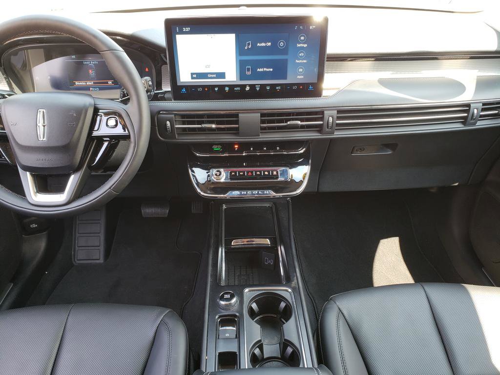 2023 Lincoln Corsair Standard photo 2