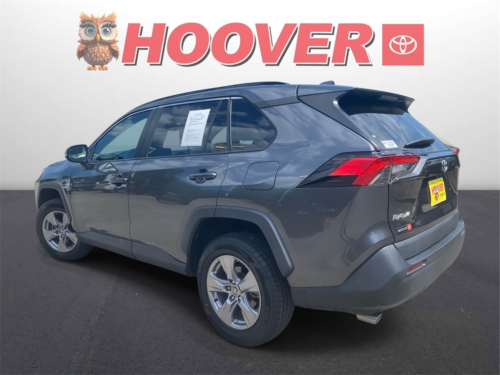 2022 Toyota RAV4 XLE photo 3