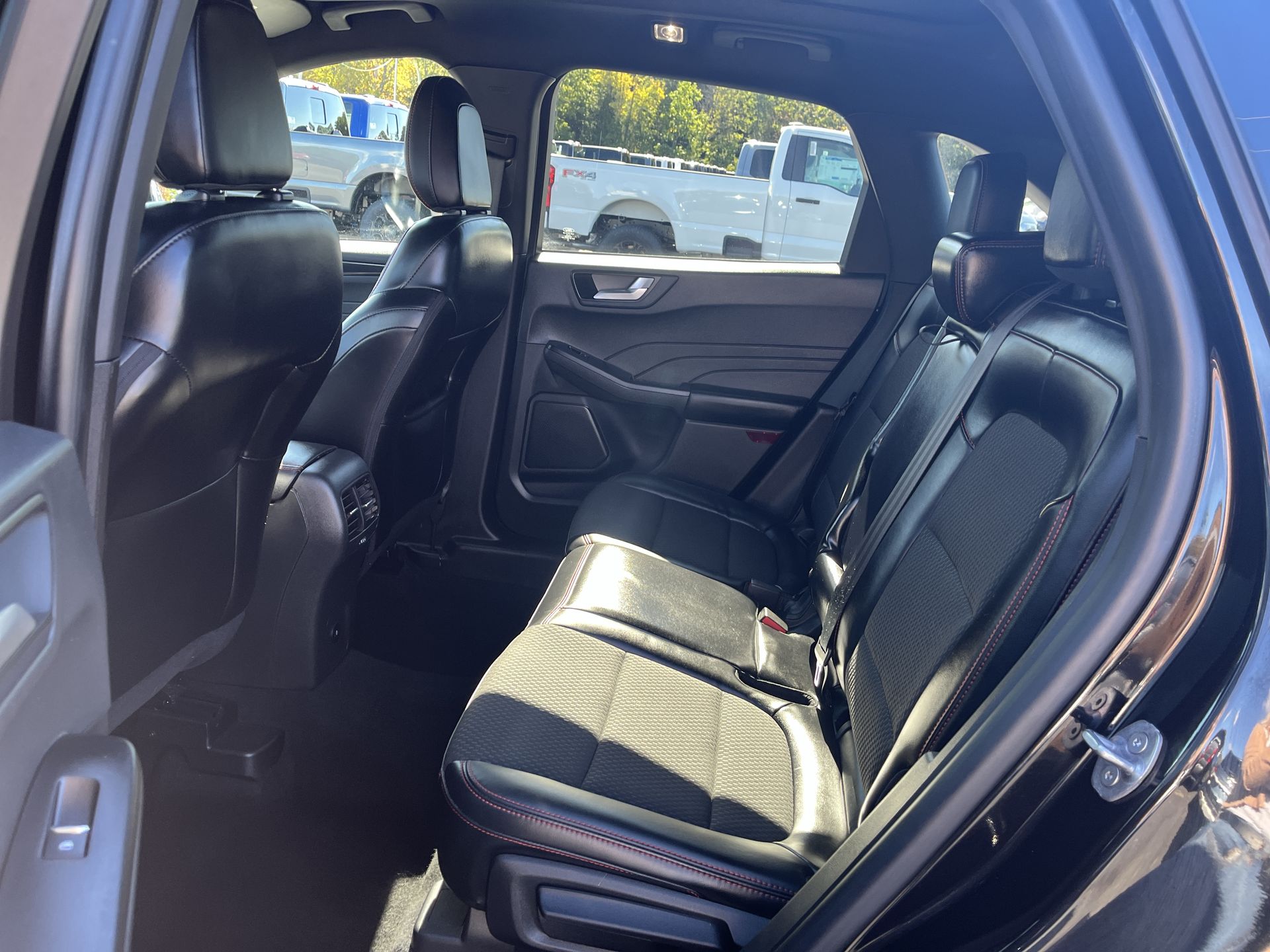 2023 Ford Escape ST-Line photo 4