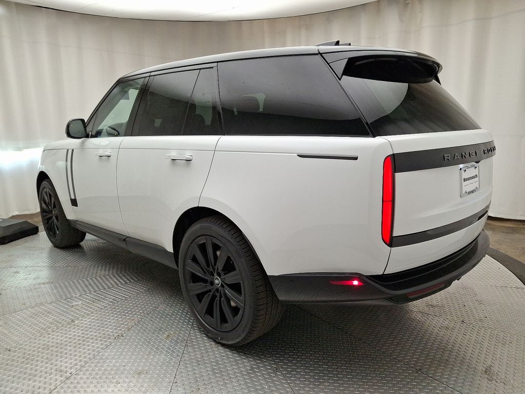 2025 Land Rover Range Rover SE photo 4