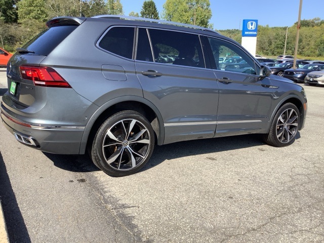 2022 Volkswagen Tiguan SEL R-Line Black photo 2