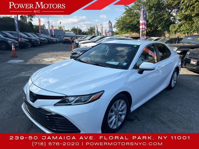 2019 Toyota Camry SE XLE photo 3