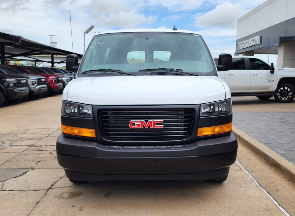 2025 Gmc Savana Cargo 2500 photo 4